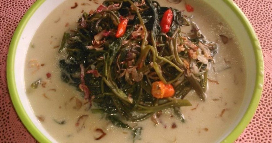 Sayur Kangkung Kuah Santan Pedas