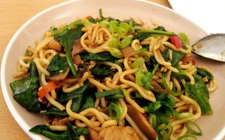 Mie Goreng Bayam
