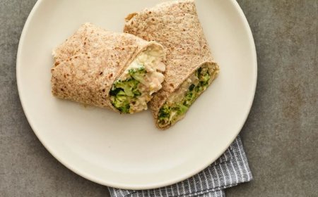 Sandwich wrap brokoli dengan daging ayam