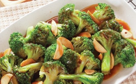 Brokoli rebus dengan saus tiram