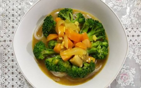 Brokoli kukus dengan saus kari