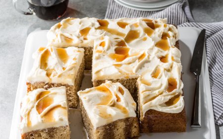 Kue Labu Kunyit dan Creamy Maple Frosting