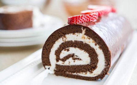 Bolu Gulung Raspberry White Chocolate