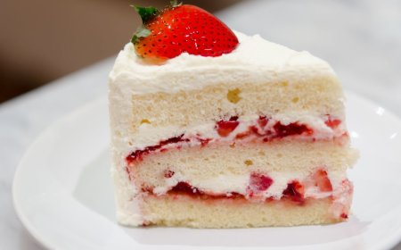 Bolu Keju Strawberry Basil Balsamic
