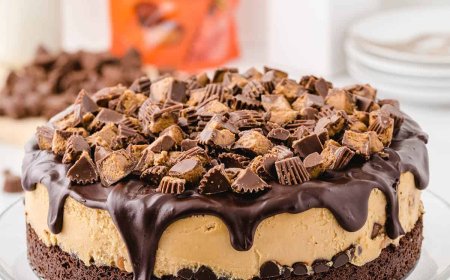 Peanut Butter Cup Cheesecake