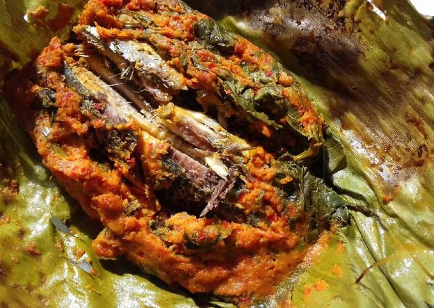 Pepes Ikan Tenggiri Daun Singkong