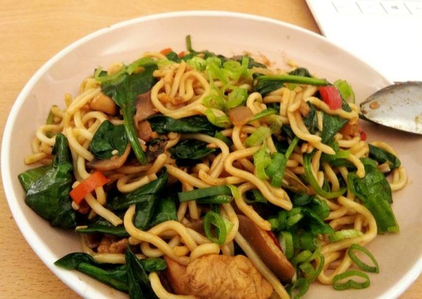 Mie Goreng Bayam