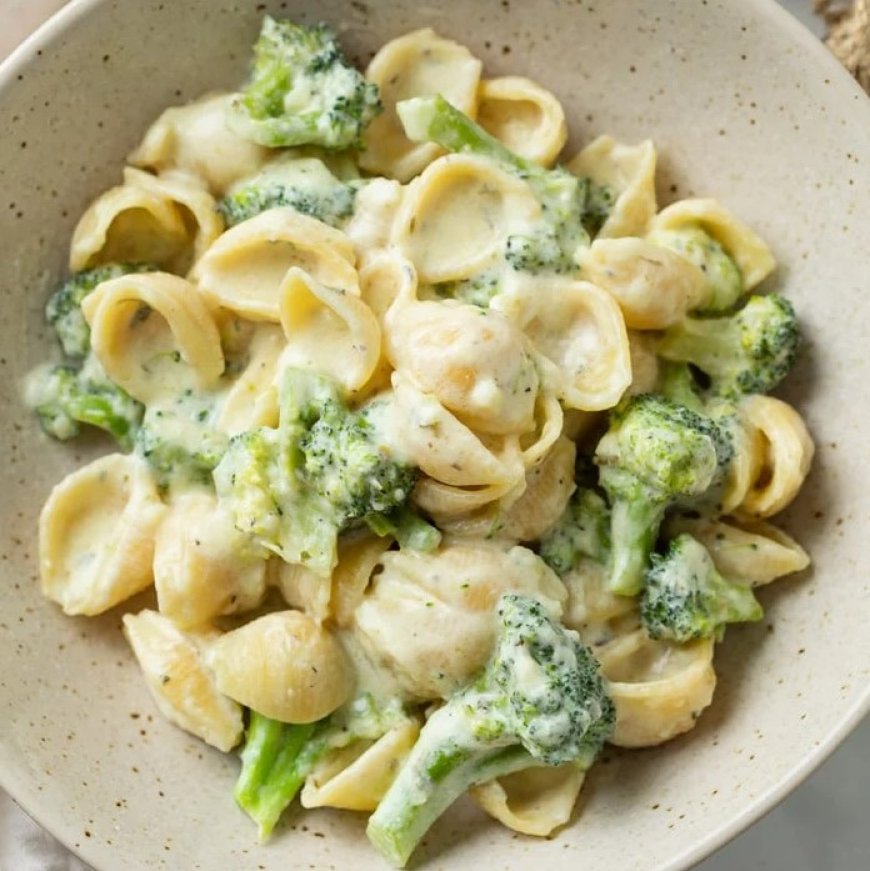 Brokoli alfredo dengan pasta