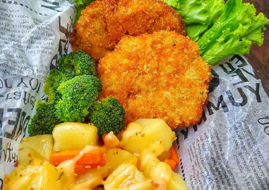 Brokoli nugget dengan saus salsa