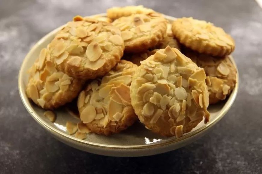 Kue Labu Kunyit dan Kacang Almond