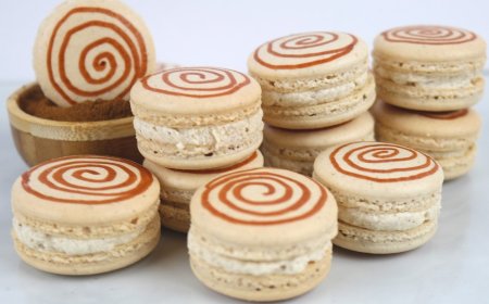 Macaron Cinnamon Roll