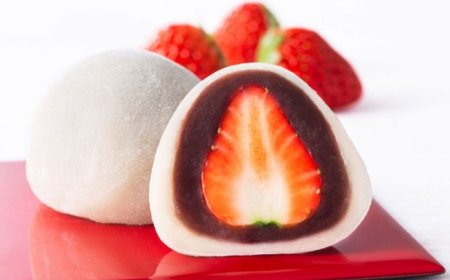 Mochi kacang merah kacang hitam stroberi