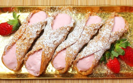 Cannoli Strawberry Cheesecake