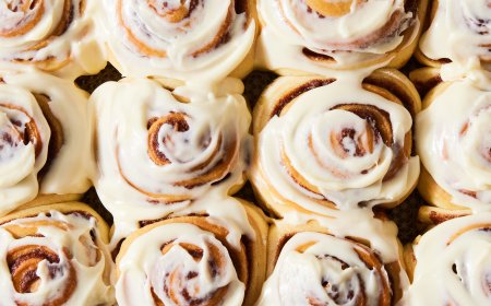 Cannoli Cinnamon Rol