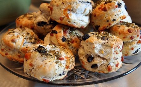 Scones Keju Feta dan Olive