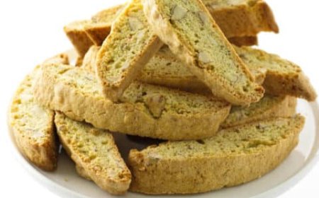 Biscotti almond dan apel kering