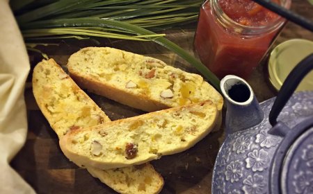 Biscotti almond dan dried mango