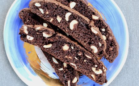 Biscotti almond dan choco-hazelnut spread