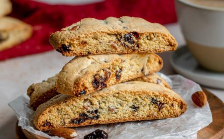 Biscotti almond dan cherry kering