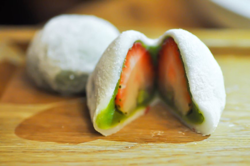 Mochi kacang hijau stroberi
