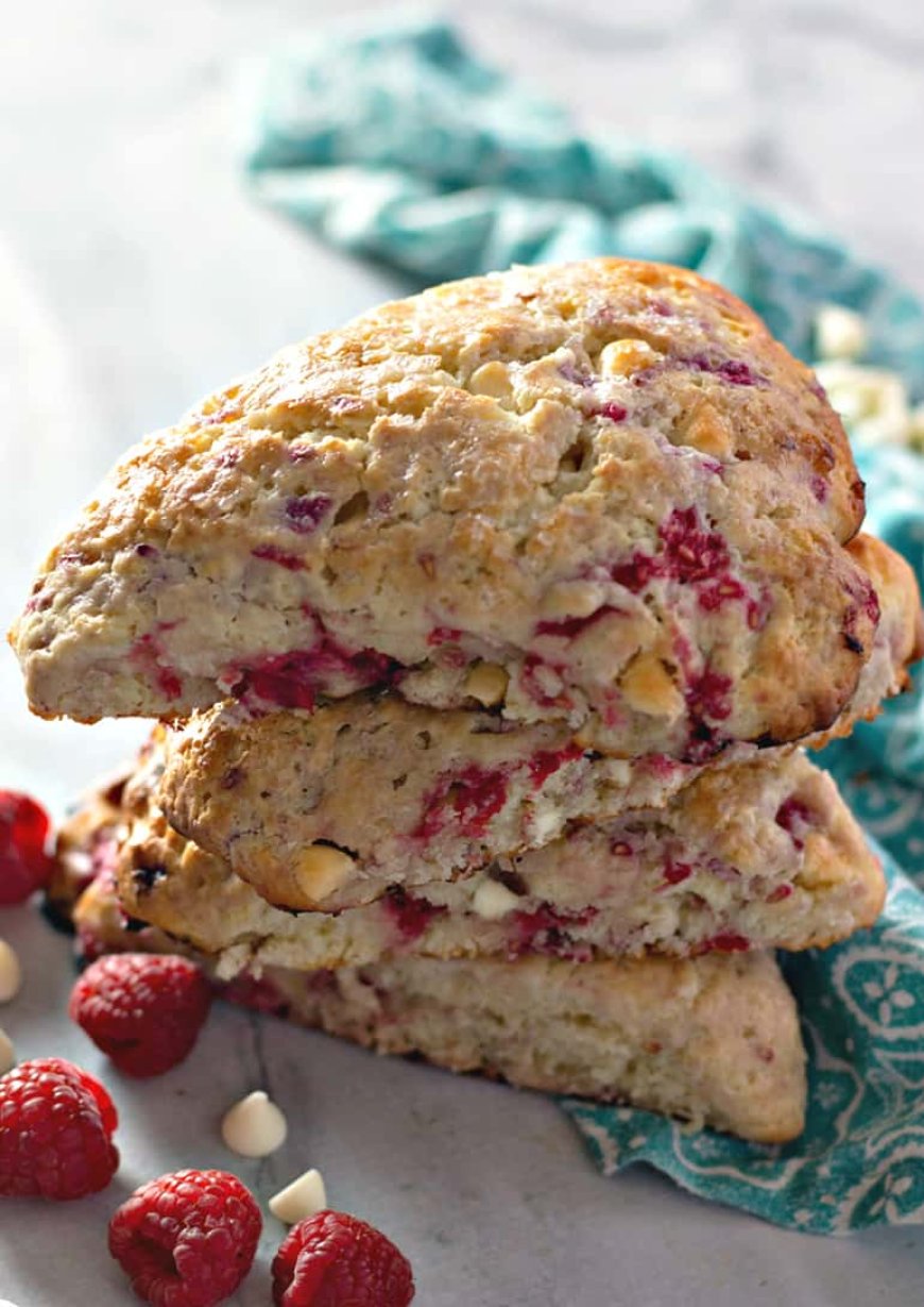 Scones Coklat Putih dan Raspberry