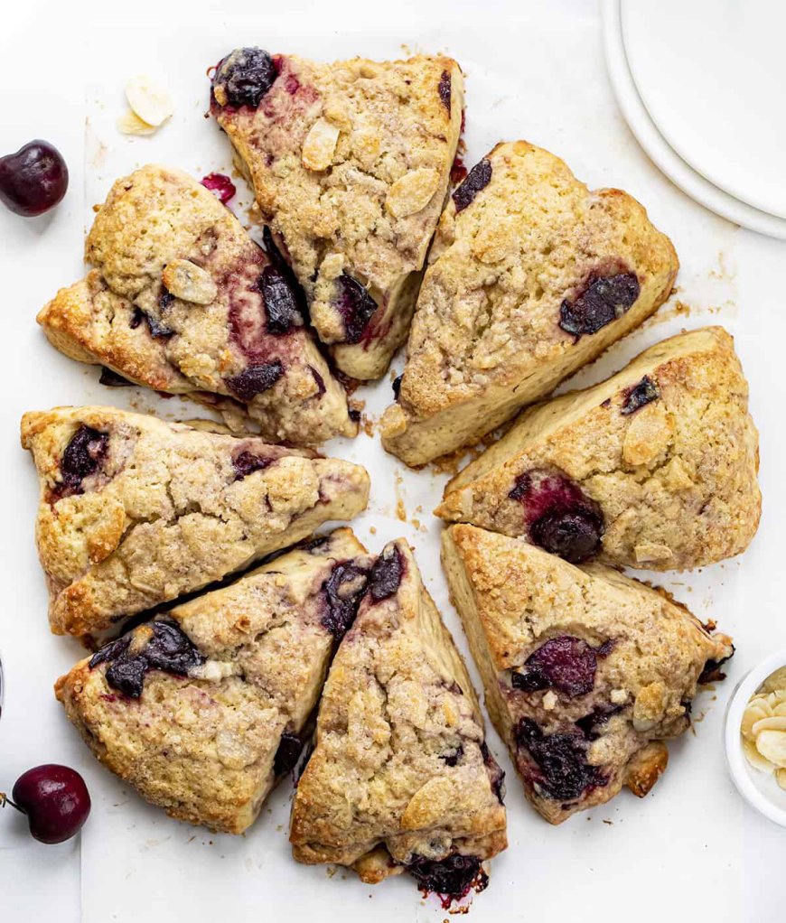 Scones Cherry dan Almond