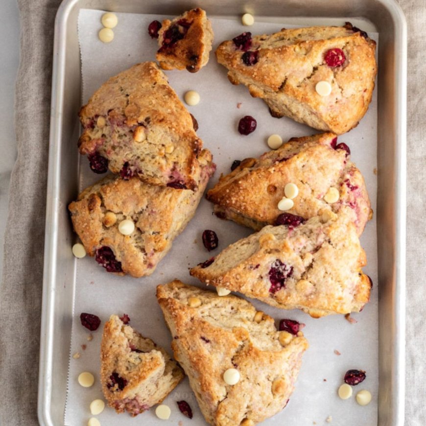 Scones Coklat Kemerahan dan Ceri