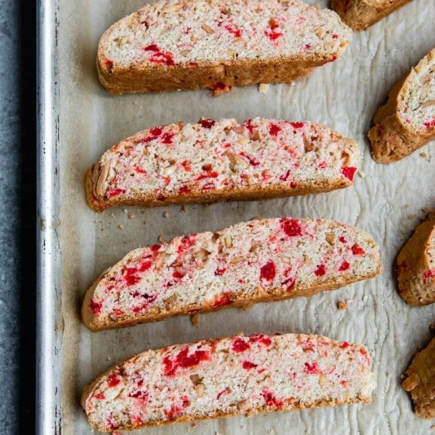 Biscotti almond dan cherry