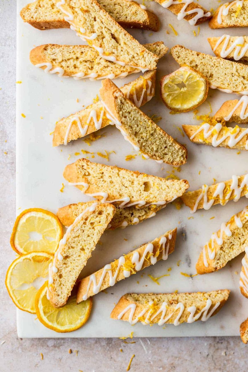 Biscotti almond dan lemon zest