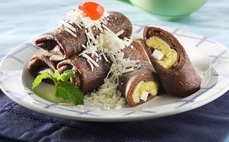 Kue Dadar Gulung Pisang Cokelat
