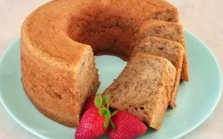 Bolu Pisang Stroberi