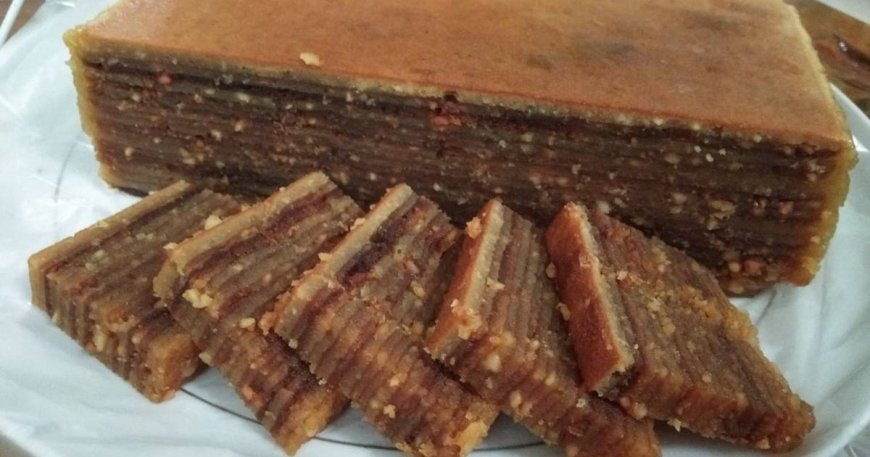 Kue Lapis Kacang Mede