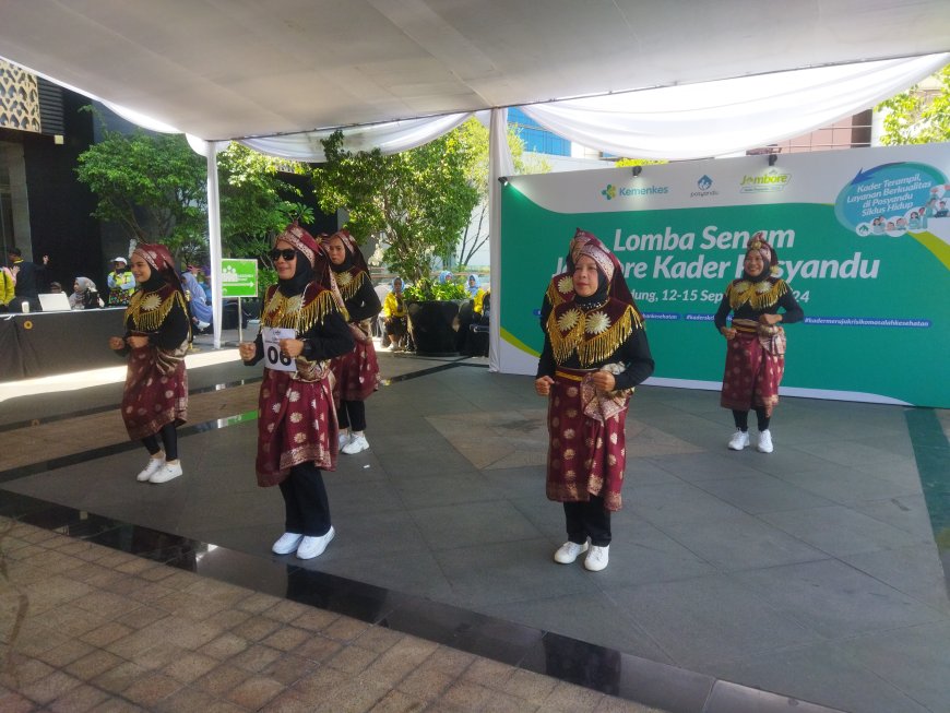 Kader Posyandu Sumatera Barat Juara 1 Lomba Senam