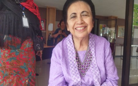 Ceu Popong Buka Sarasehan Seni Budaya Sunda