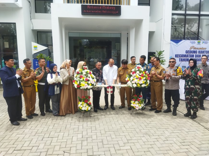 Pj Walikota Bandung Resmikan Gedung Kecamatan Batununggal