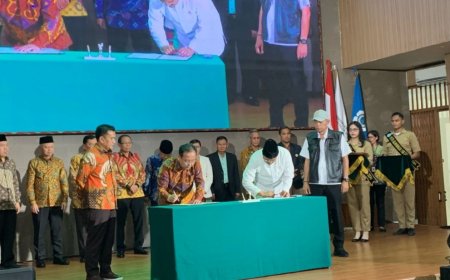 Menteri Sosial Lakukan Penandatanganan Nota Kesepahaman dengan 13 Perguruan Tinggi di Bandung