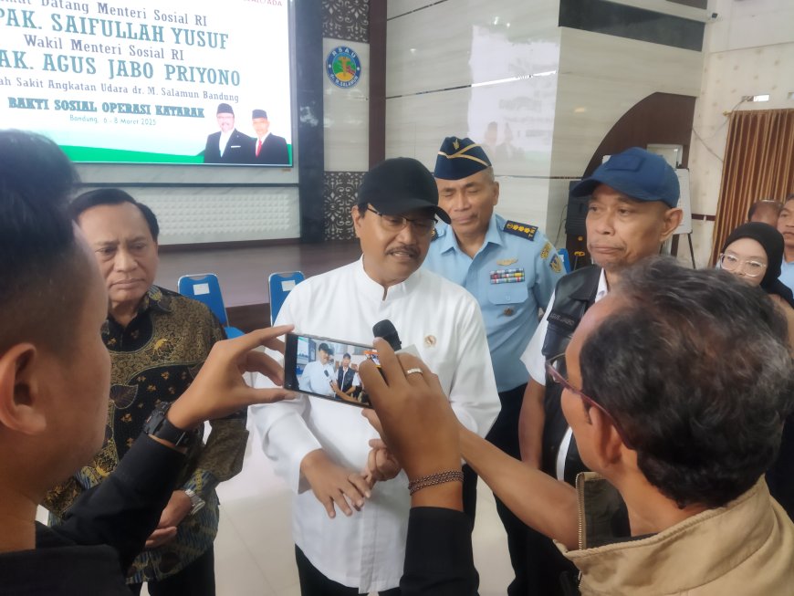 Menteri Sosial Kunjungi Bakti Sosial Operasi Katarak di RSAU. dr. M. Salamun Bandung