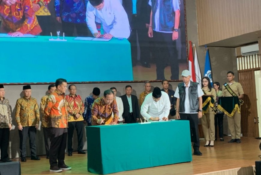 Menteri Sosial Lakukan Penandatanganan Nota Kesepahaman dengan 13 Perguruan Tinggi di Bandung