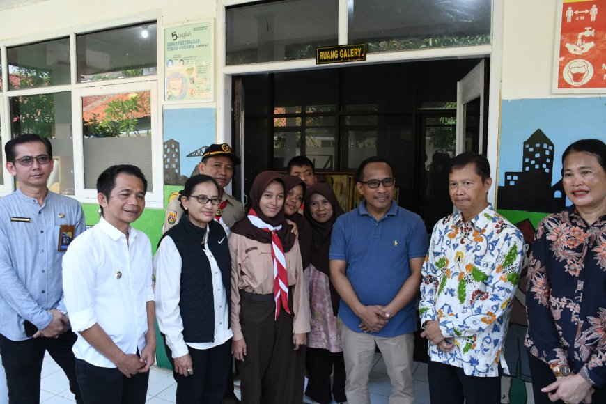 Kajati Jabar Mengadakan Bakti Sosial di SLB Negeri Purwakarta & di RSUD Bayu Asih Purwakarta