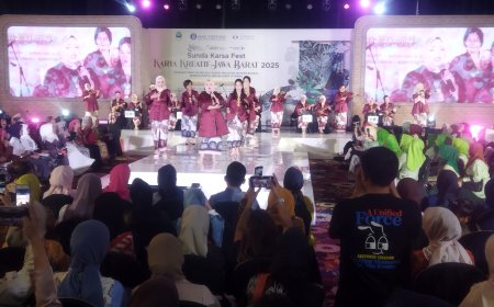 Penampilan Memukau Sora Wanodja di Pembukaan Fashion Show Sunda Karsa Fest 2025