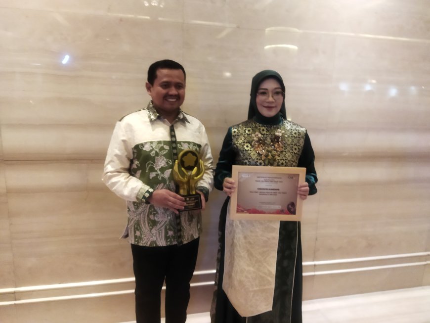 Bupati Sumedang Raih Juara Favorit Anugerah Peragaan Produk Kriya Terbaik se-Jawa Barat