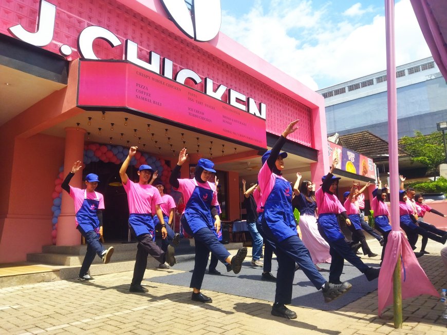 Grand Opening J.Chicken Outlet Perdana di Bandung, Disambut Meriah