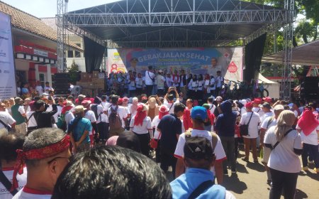 Ribuan Warga Bandung Meriahkan Gerak Jalan Sehat dan Donor Darah PMI ke-80 di Jalan Aceh