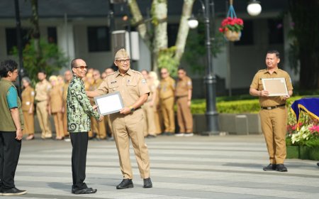 Peringatan HKN ke-61 Kota Bandung: NETRA Klinik Spesialis Mata Raih Penghargaan Bandung Eye Care Community Service Award