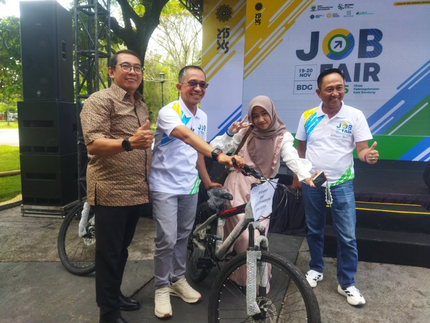 Ketua APINDO Kota Bandung Hadiri Job Fair 2025, Dukung Pencari Kerja Lewat Doorprize Sepeda dan Hadiah Menarik