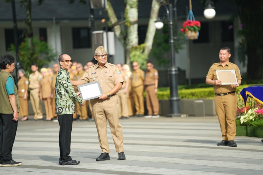 Peringatan HKN ke-61 Kota Bandung: NETRA Klinik Spesialis Mata Raih Penghargaan Bandung Eye Care Community Service Award