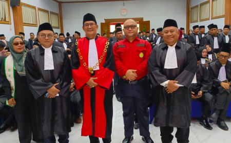 Ketua Umum PERADMI Prof. Dr. Suhendar Hadiri Penyumpahan Calon Advokat di Pengadilan Tinggi Bandung