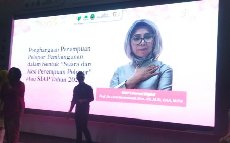 Prof. Dr. Hj. Umi Narimawati Raih Penghargaan SIAP Literasi Digital 2025 pada Peringatan Hari Ibu ke-97 Jawa Barat