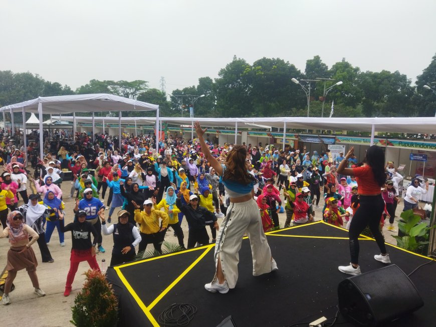 Ratusan Warga Meriahkan “Waktunya Sehat dengan Zumba” di Festival Hortikultura 2025
