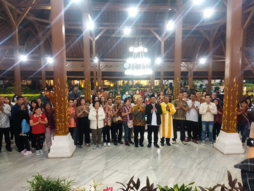 Pemkot Bandung Tutup Tahun 2025 dengan Doa Bersama Ratusan Umat Buddha, Perkuat Harmoni dan Toleransi Kota